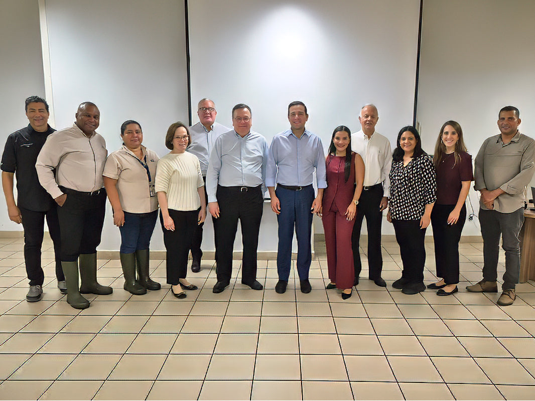 Embajador de Estados Unidos visita la Planta Manuel E. Melo de Alimentos Melo